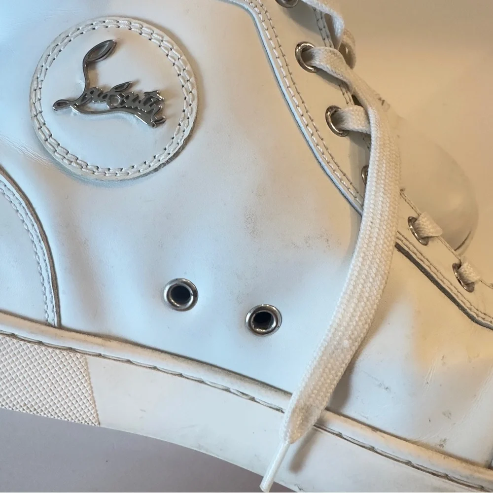 Christian Louboutin Beige Interior Detail - Picture 2 of 6